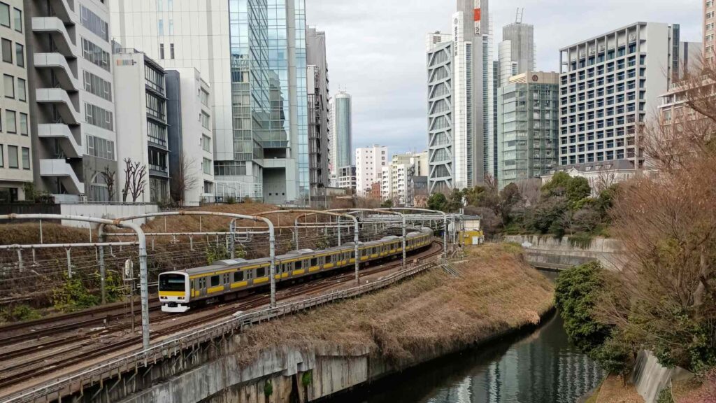 2026-02-19-treno-fiume-kanda-ochanomizu
